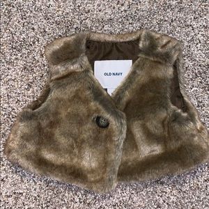 Old navy baby faux fur vest 🎉 (5 FOR $20)